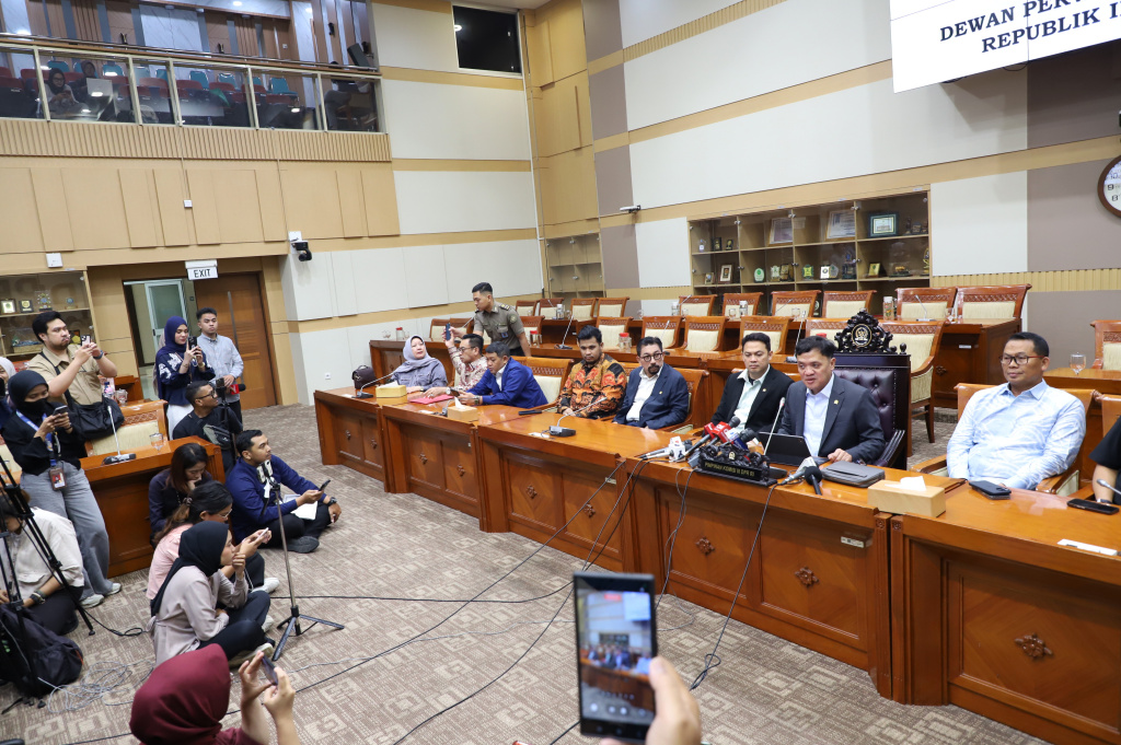 Komisi III DPR mengapresiasi putusan Majelis Hakim Pengadilan Negeri (PN) Medan atas bebas pekerja kreatif videografer Amsal Christy Sitepu (Ashar/SinPo.id)