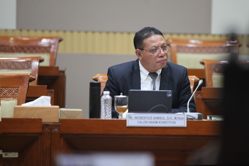 Komisi III DPR gelar fit and proper test Calon Hakim Konstitusi Inosentius Samsul (Ashar/SinPo.id)