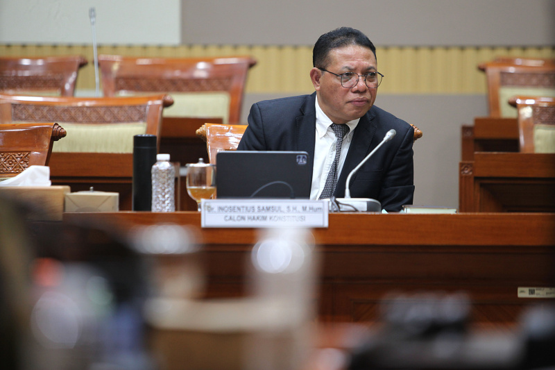 Komisi III DPR gelar fit and proper test Calon Hakim Konstitusi Inosentius Samsul (Ashar/SinPo.id)