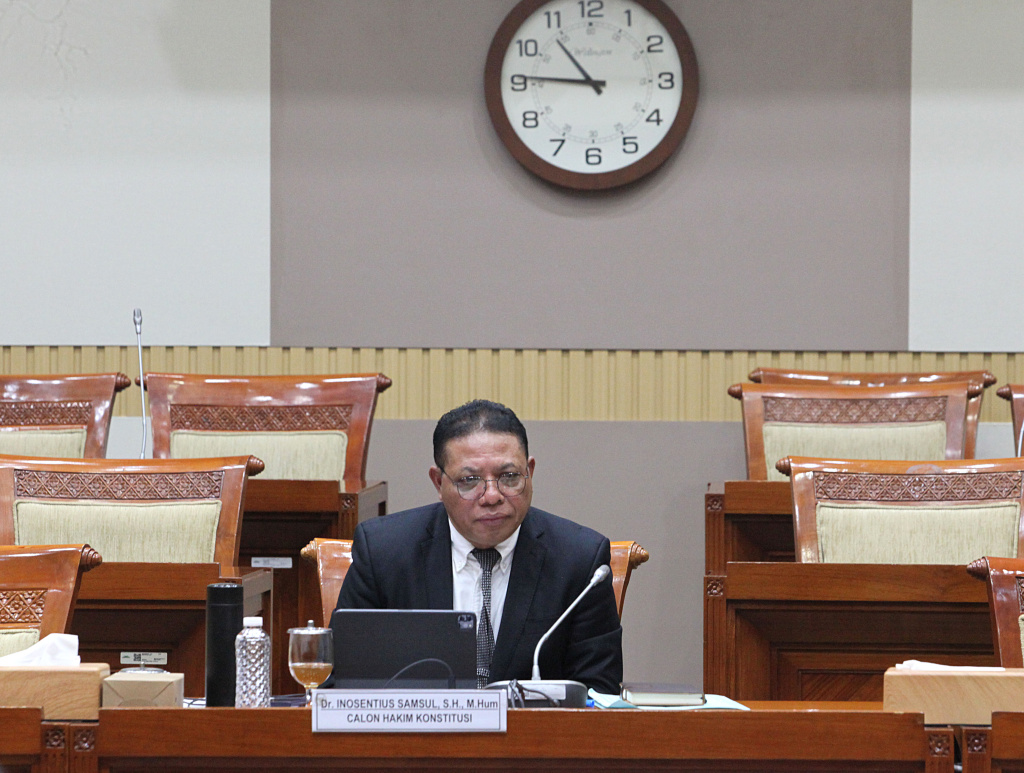 Komisi III DPR gelar fit and proper test Calon Hakim Konstitusi Inosentius Samsul (Ashar/SinPo.id)