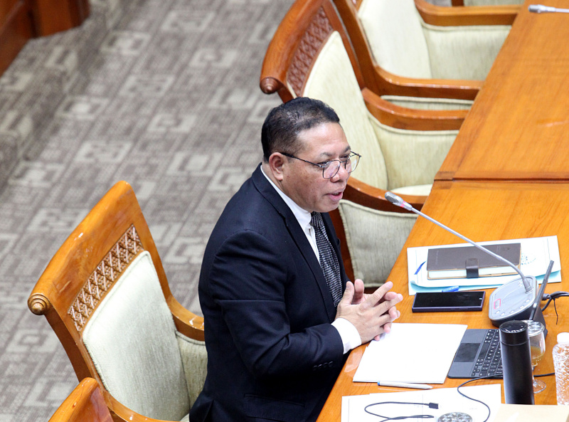 Komisi III DPR gelar fit and proper test Calon Hakim Konstitusi Inosentius Samsul (Ashar/SinPo.id)