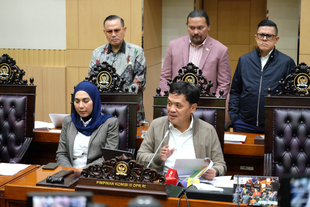 Ketua Komisi III DPR Habiburokhman menggelar konferensi pers terkait RUU Penyesuaian Pidana (Ashar/SinPo.id)