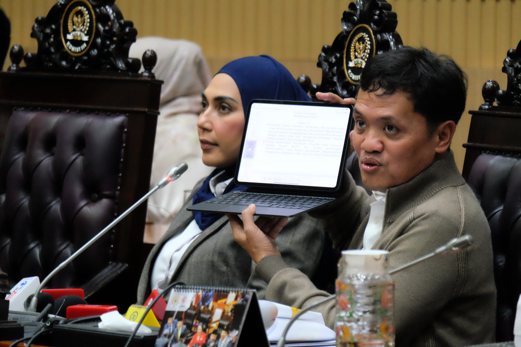 Ketua Komisi III DPR Habiburokhman menggelar konferensi pers terkait RUU Penyesuaian Pidana (Ashar/SinPo.id)