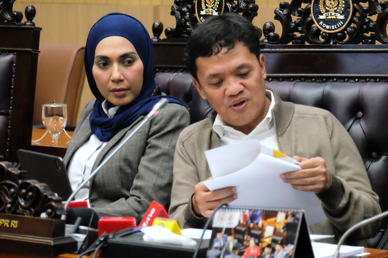 Ketua Komisi III DPR Habiburokhman menggelar konferensi pers terkait RUU Penyesuaian Pidana (Ashar/SinPo.id)