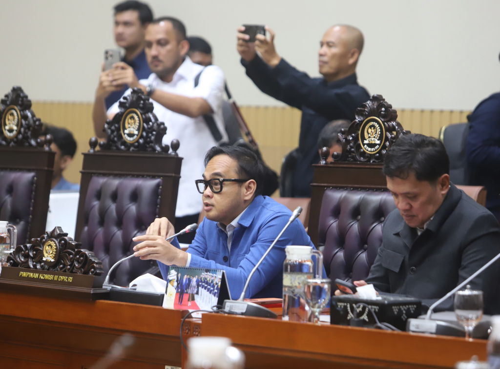 Komisi III DPR menggelar raker dengan Jaksa Agung ST Burhanuddin membahas evaluasi kerja 2025 dan rencana kerja pada 2026 (Ashar/SinPo.id)