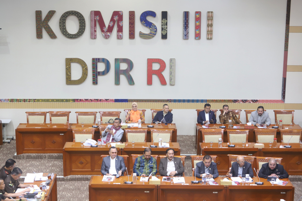 Komisi III DPR menggelar raker dengan Jaksa Agung ST Burhanuddin membahas evaluasi kerja 2025 dan rencana kerja pada 2026 (Ashar/SinPo.id)