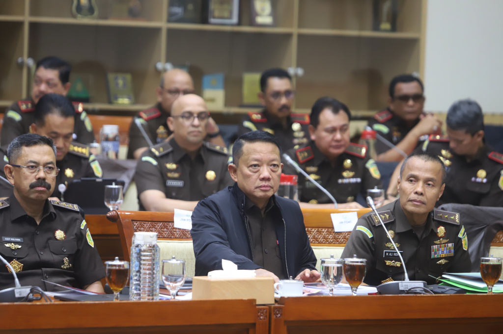 Komisi III DPR menggelar raker dengan Jaksa Agung ST Burhanuddin membahas evaluasi kerja 2025 dan rencana kerja pada 2026 (Ashar/SinPo.id)