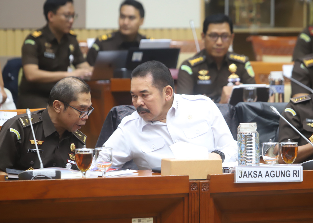 Komisi III DPR menggelar raker dengan Jaksa Agung ST Burhanuddin membahas evaluasi kerja 2025 dan rencana kerja pada 2026 (Ashar/SinPo.id)