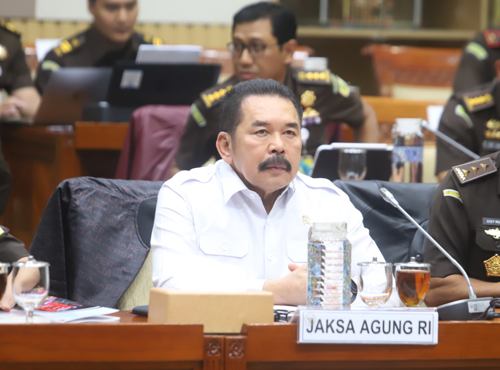 Komisi III DPR menggelar raker dengan Jaksa Agung ST Burhanuddin membahas evaluasi kerja 2025 dan rencana kerja pada 2026 (Ashar/SinPo.id)