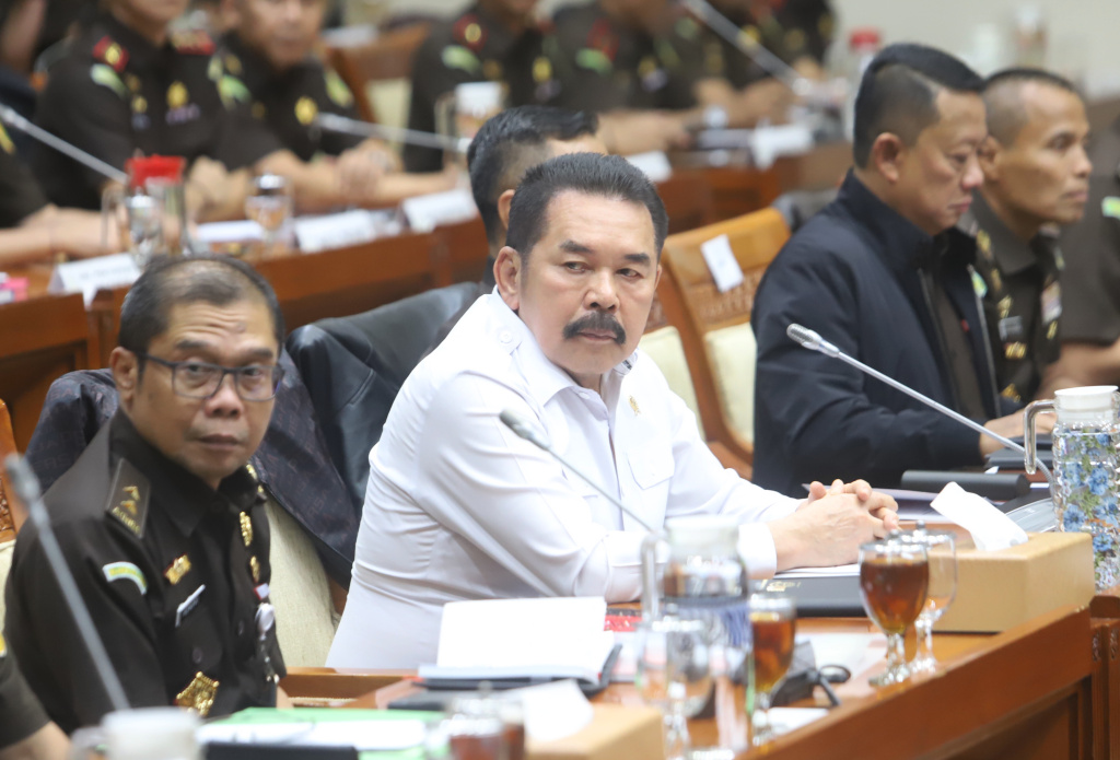 Komisi III DPR menggelar raker dengan Jaksa Agung ST Burhanuddin membahas evaluasi kerja 2025 dan rencana kerja pada 2026 (Ashar/SinPo.id)