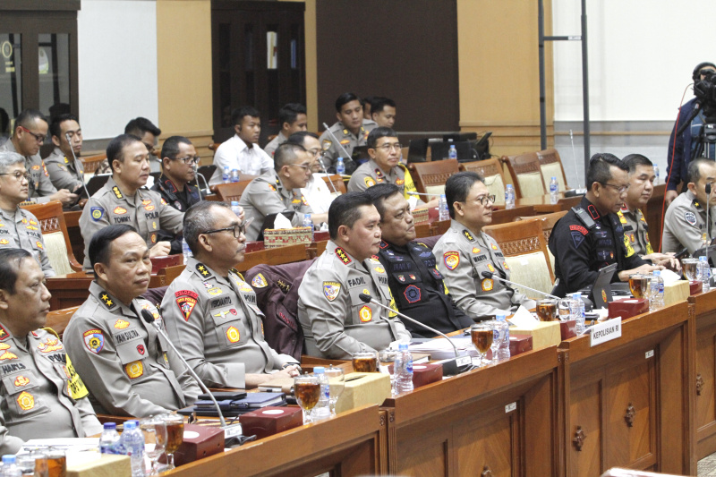 Komisi III DPR gelar raker dengan Kabaharkam Polri membahas persiapan pengamanan jelang Pemilu 2024 (Ashar/SinPo.id)
