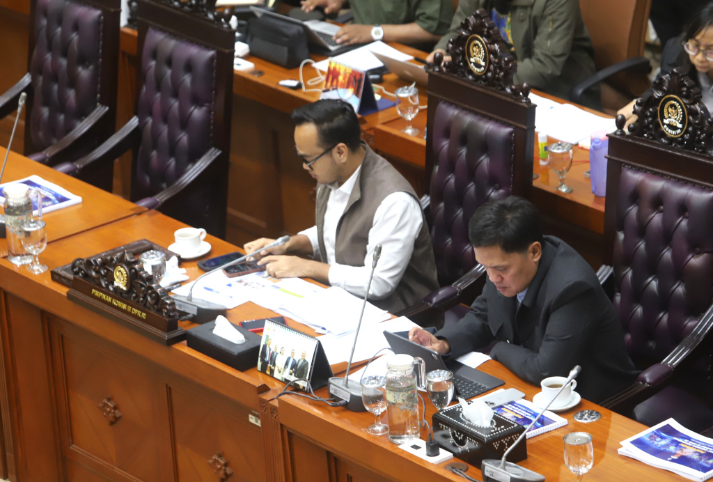 Komisi III DPR menggelar raker dengan Kakorlantas Polri Irjen Pol Agus Suryonugroho membahas persiapan pengaturan lalu lintas Nataru (Ashar/SinPo.id)