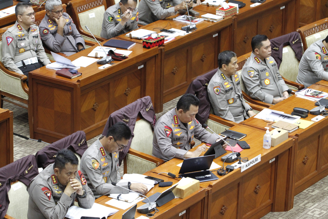 Komisi III DPR gelar raker dengan Kapolri Jemderal Pol Listyo Sigit Prabowo membahas rencana program prioritas kerja tahun 2023 (Ashar/SinPo.id)