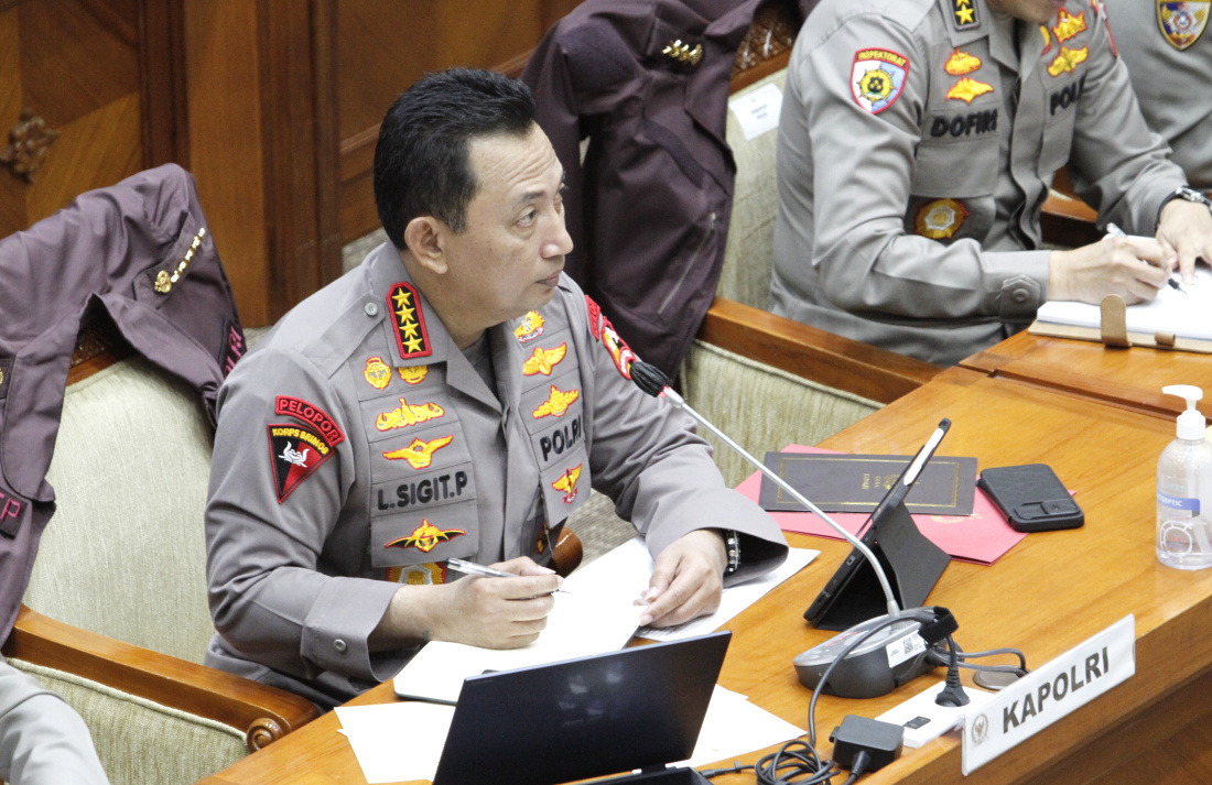 Komisi III DPR gelar raker dengan Kapolri Jemderal Pol Listyo Sigit Prabowo membahas rencana program prioritas kerja tahun 2023 (Ashar/SinPo.id)