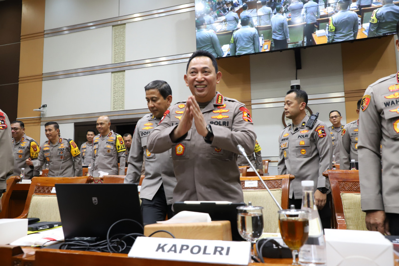 Komisi III DPR gelar rapat kerja dengan Kapolri Jenderal Listyo Sigit membahas capaian program kerja polri tahun 2024 dan 2025 (Ashar/SinPo.id)