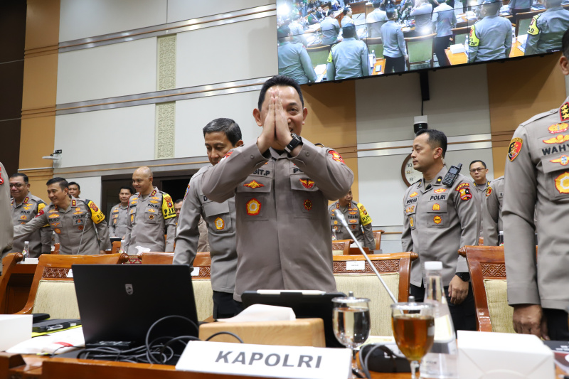 Komisi III DPR gelar rapat kerja dengan Kapolri Jenderal Listyo Sigit membahas capaian program kerja polri tahun 2024 dan 2025 (Ashar/SinPo.id)