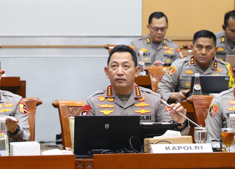 Komisi III DPR gelar rapat kerja dengan Kapolri Jenderal Listyo Sigit membahas capaian program kerja polri tahun 2024 dan 2025 (Ashar/SinPo.id)