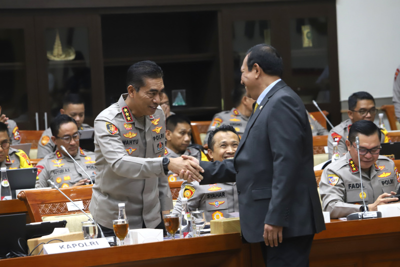 Komisi III DPR gelar rapat kerja dengan Kapolri Jenderal Listyo Sigit membahas capaian program kerja polri tahun 2024 dan 2025 (Ashar/SinPo.id)