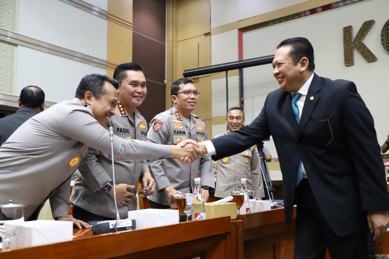 Komisi III DPR gelar rapat kerja dengan Kapolri Jenderal Listyo Sigit membahas capaian program kerja polri tahun 2024 dan 2025 (Ashar/SinPo.id)