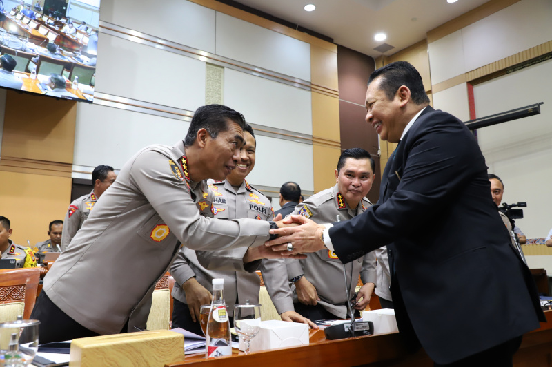 Komisi III DPR gelar rapat kerja dengan Kapolri Jenderal Listyo Sigit membahas capaian program kerja polri tahun 2024 dan 2025 (Ashar/SinPo.id)