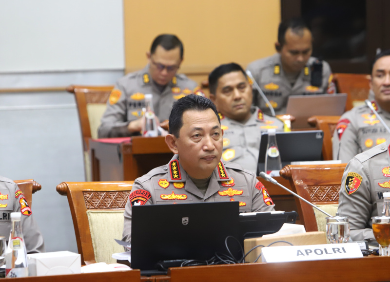 Komisi III DPR gelar rapat kerja dengan Kapolri Jenderal Listyo Sigit membahas capaian program kerja polri tahun 2024 dan 2025 (Ashar/SinPo.id)