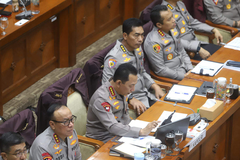 Komisi III gelar raker dengan Kapolri Jenderal Listyo Sigit Prabowo membahas rencana kerja 2026 (Ashar/SinPo.id)