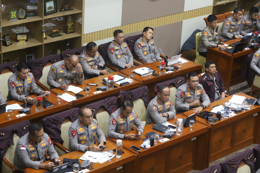 Komisi III gelar raker dengan Kapolri Jenderal Listyo Sigit Prabowo membahas rencana kerja 2026 (Ashar/SinPo.id)