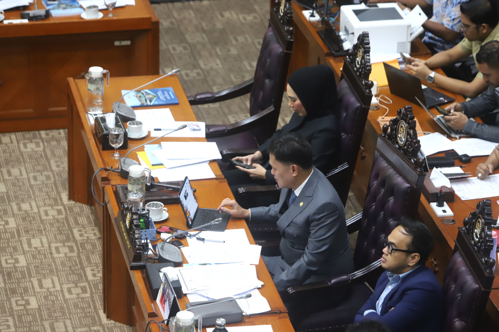 Komisi III gelar raker dengan Kapolri Jenderal Listyo Sigit Prabowo membahas rencana kerja 2026 (Ashar/SinPo.id)