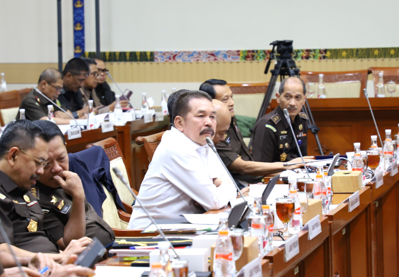 Komisi III DPR Gelar raker dengan Jaksa Agung ST Burhanuddin membahas program kerja dan kasus tom lembong (Ashar/SinPo.id)