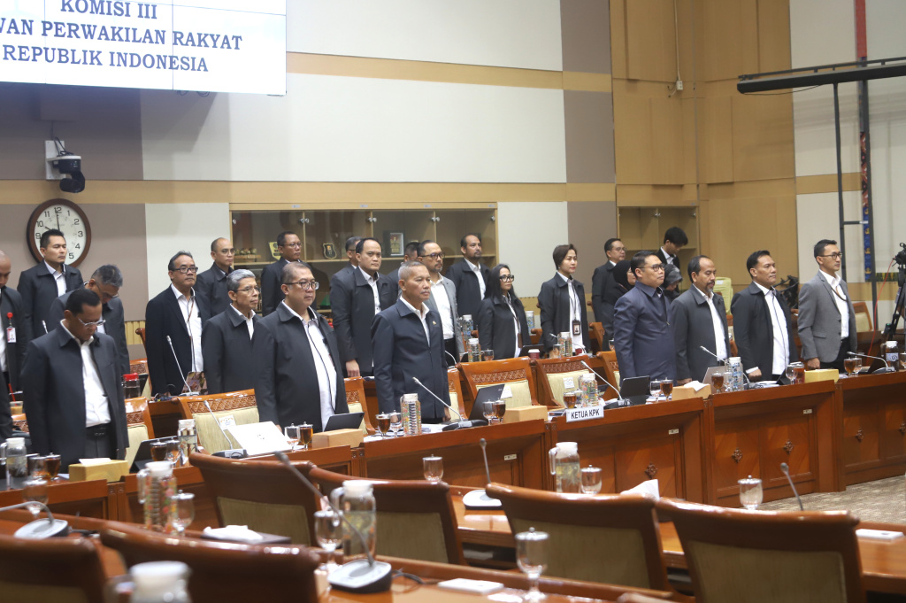 Komisi III gelar raker dengan KPK membahas rencana kinerja KPK 2026 (Ashar/SinPo.id)