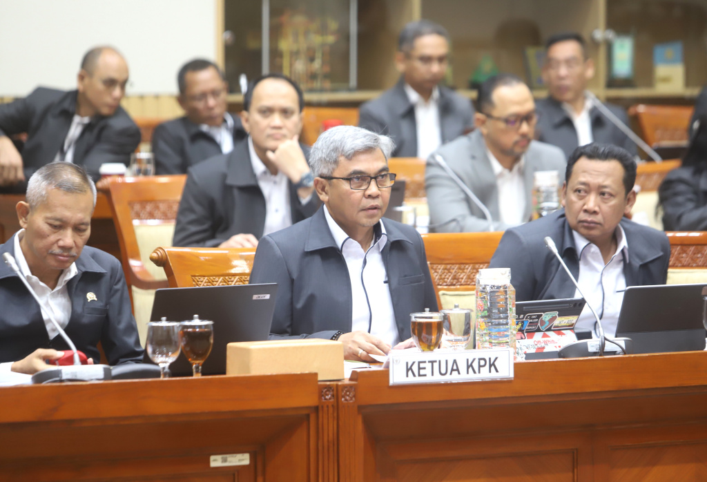 Komisi III gelar raker dengan KPK membahas rencana kinerja KPK 2026 (Ashar/SinPo.id)