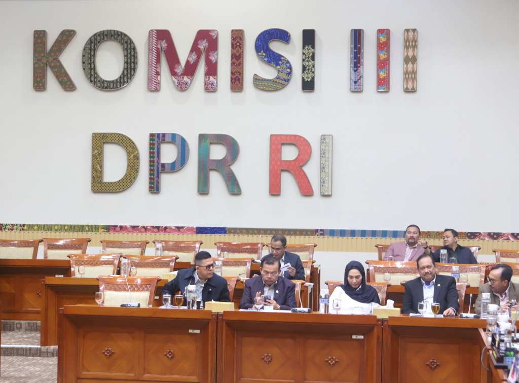 Komisi III gelar raker dengan KPK membahas rencana kinerja KPK 2026 (Ashar/SinPo.id)