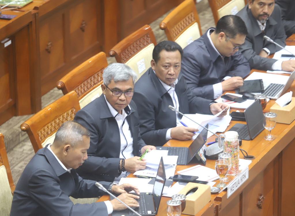 Komisi III gelar raker dengan KPK membahas rencana kinerja KPK 2026 (Ashar/SinPo.id)