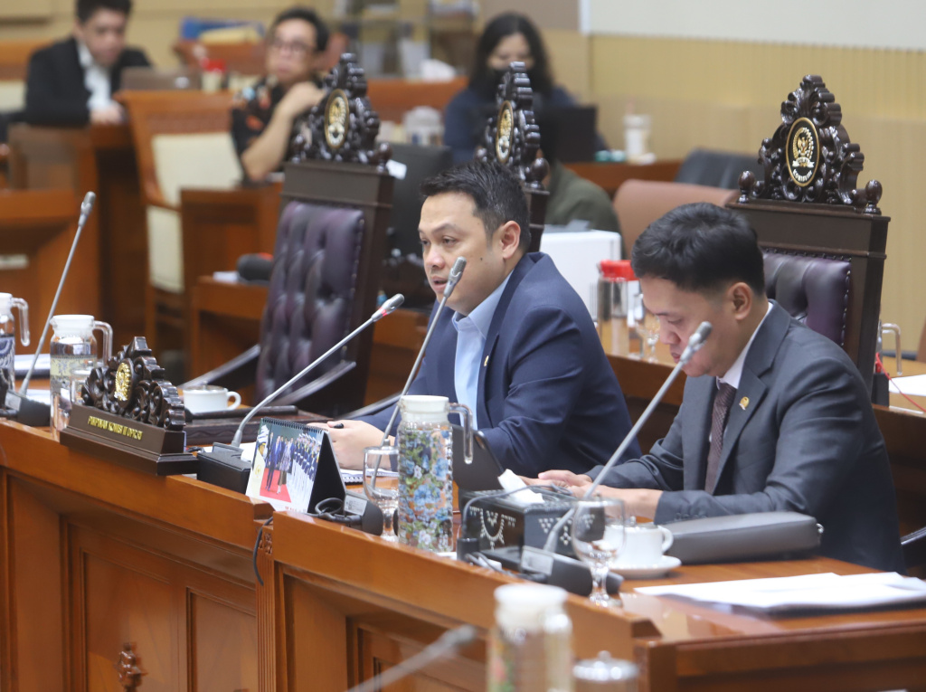 Komisi III gelar raker dengan KPK membahas rencana kinerja KPK 2026 (Ashar/SinPo.id)