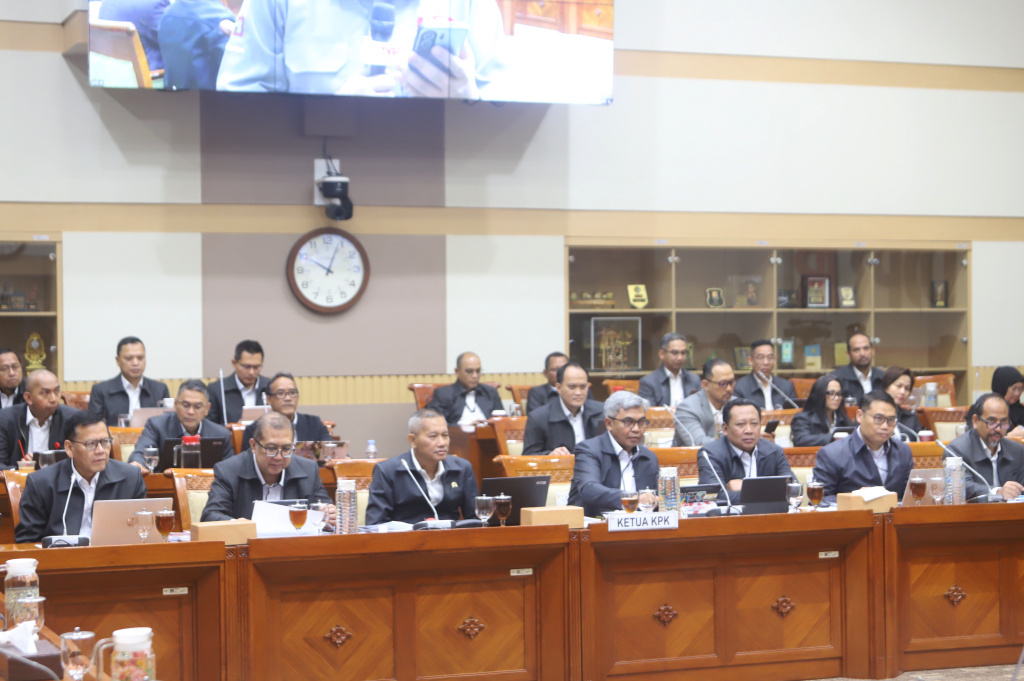 Komisi III gelar raker dengan KPK membahas rencana kinerja KPK 2026 (Ashar/SinPo.id)