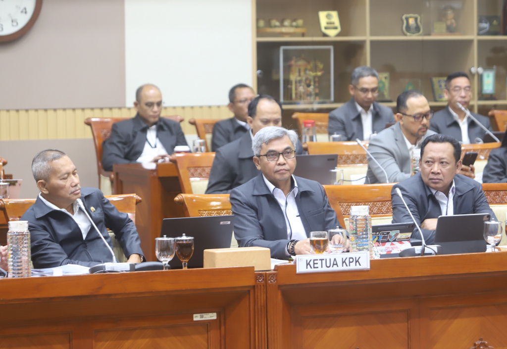 Komisi III gelar raker dengan KPK membahas rencana kinerja KPK 2026 (Ashar/SinPo.id)