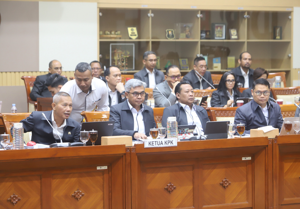 Komisi III gelar raker dengan KPK membahas rencana kinerja KPK 2026 (Ashar/SinPo.id)