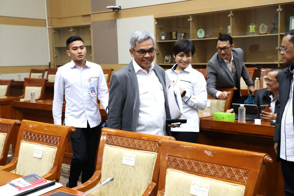 Komisi III DPR menggelar raker dengan Ketua KPK Setyo Budiyanto membahas RUU KUHAP dan Terminologi OTT (Ashar/SinPo.id)