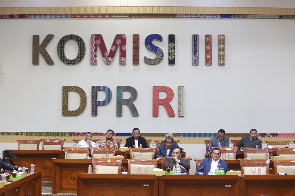 Komisi III DPR menggelar raker dengan Ketua KPK Setyo Budiyanto membahas RUU KUHAP dan Terminologi OTT (Ashar/SinPo.id)