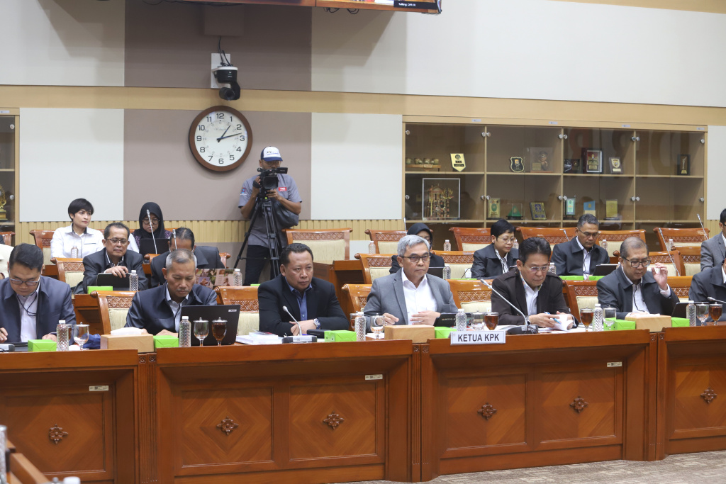 Komisi III DPR menggelar raker dengan Ketua KPK Setyo Budiyanto membahas RUU KUHAP dan Terminologi OTT (Ashar/SinPo.id)