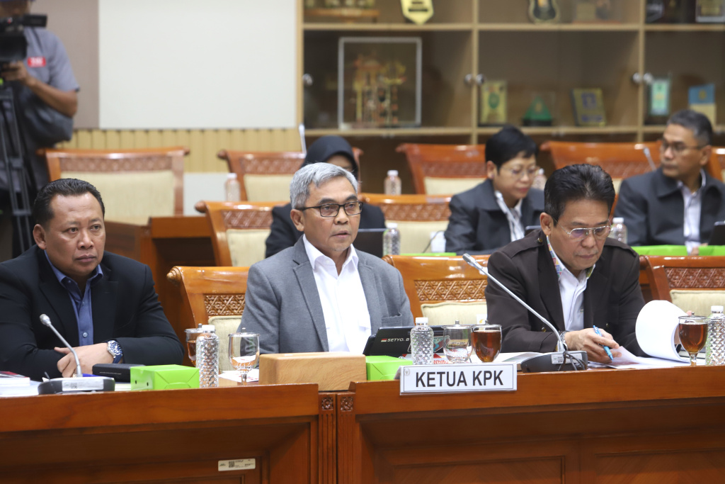 Komisi III DPR menggelar raker dengan Ketua KPK Setyo Budiyanto membahas RUU KUHAP dan Terminologi OTT (Ashar/SinPo.id)