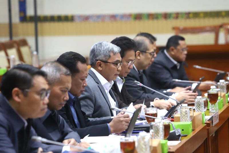 Komisi III DPR menggelar raker dengan Ketua KPK Setyo Budiyanto membahas RUU KUHAP dan Terminologi OTT (Ashar/SinPo.id)