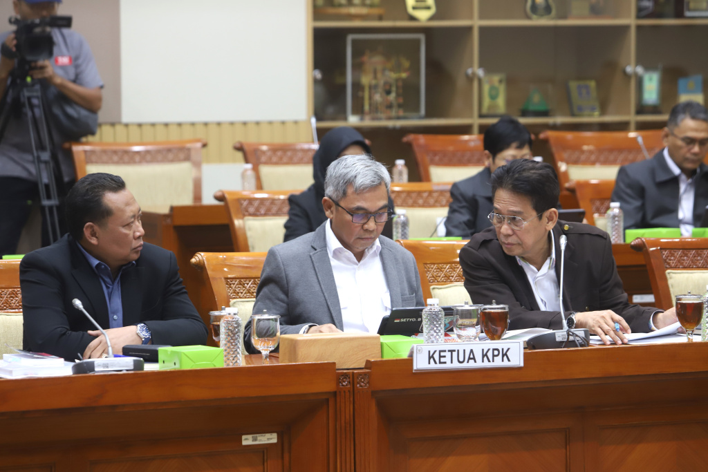 Komisi III DPR menggelar raker dengan Ketua KPK Setyo Budiyanto membahas RUU KUHAP dan Terminologi OTT (Ashar/SinPo.id)