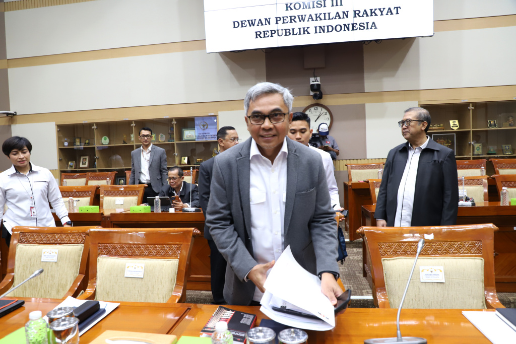 Komisi III DPR menggelar raker dengan Ketua KPK Setyo Budiyanto membahas RUU KUHAP dan Terminologi OTT (Ashar/SinPo.id)