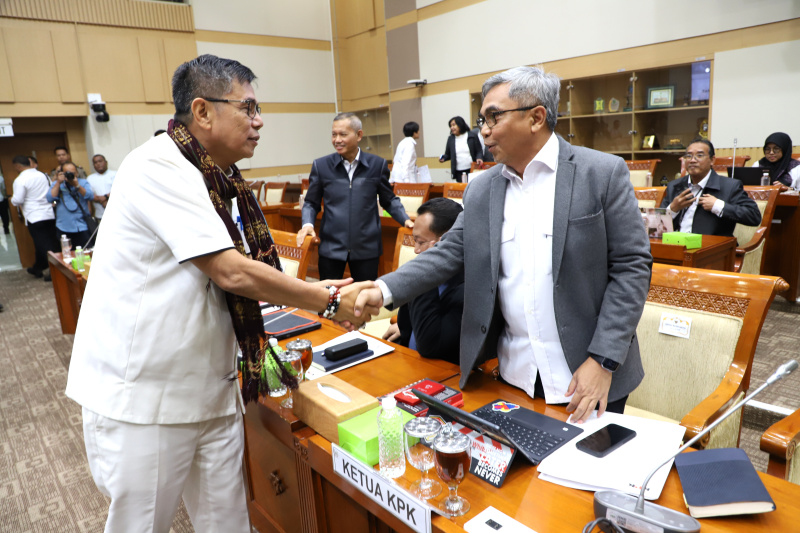 Komisi III DPR menggelar raker dengan Ketua KPK Setyo Budiyanto membahas RUU KUHAP dan Terminologi OTT (Ashar/SinPo.id)