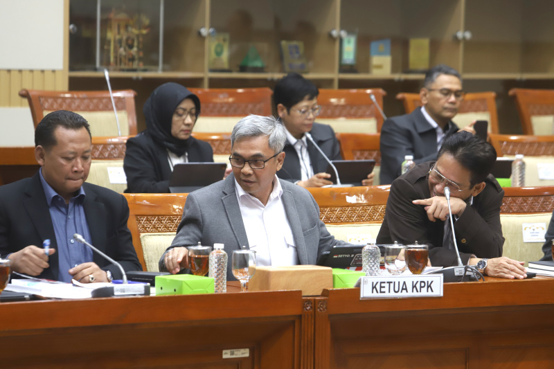 Komisi III DPR menggelar raker dengan Ketua KPK Setyo Budiyanto membahas RUU KUHAP dan Terminologi OTT (Ashar/SinPo.id)