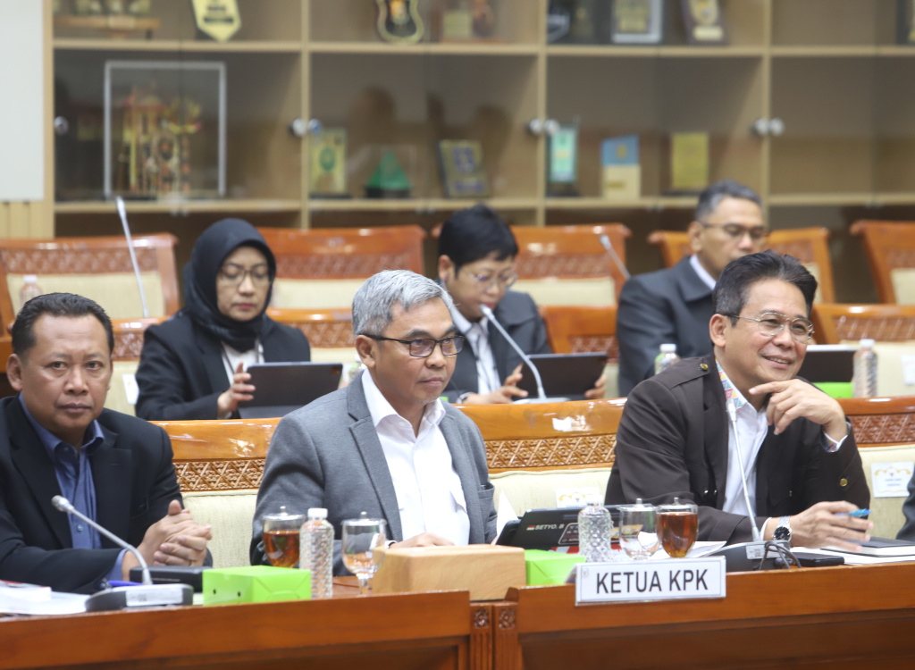 Komisi III DPR menggelar raker dengan Ketua KPK Setyo Budiyanto membahas RUU KUHAP dan Terminologi OTT (Ashar/SinPo.id)