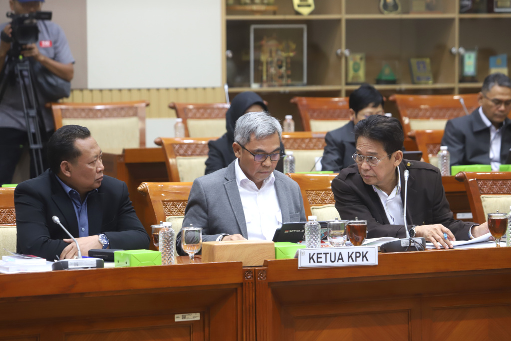 Komisi III DPR menggelar raker dengan Ketua KPK Setyo Budiyanto membahas RUU KUHAP dan Terminologi OTT (Ashar/SinPo.id)