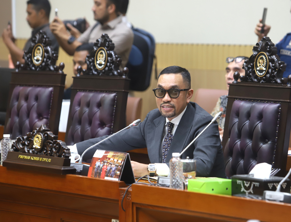 Komisi III DPR menggelar raker dengan Ketua KPK Setyo Budiyanto membahas RUU KUHAP dan Terminologi OTT (Ashar/SinPo.id)