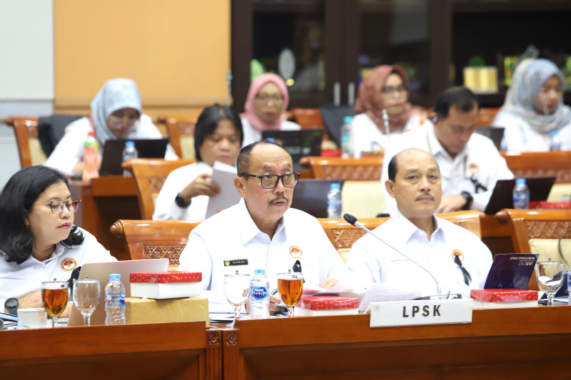 Komisi III DPR gelar raker dengan Ketua LPSK Achmadi membahas evaluasi kinerja TA 2023 dan Rencana Kinerja TA 2024 (Ashar/SinPo.id)